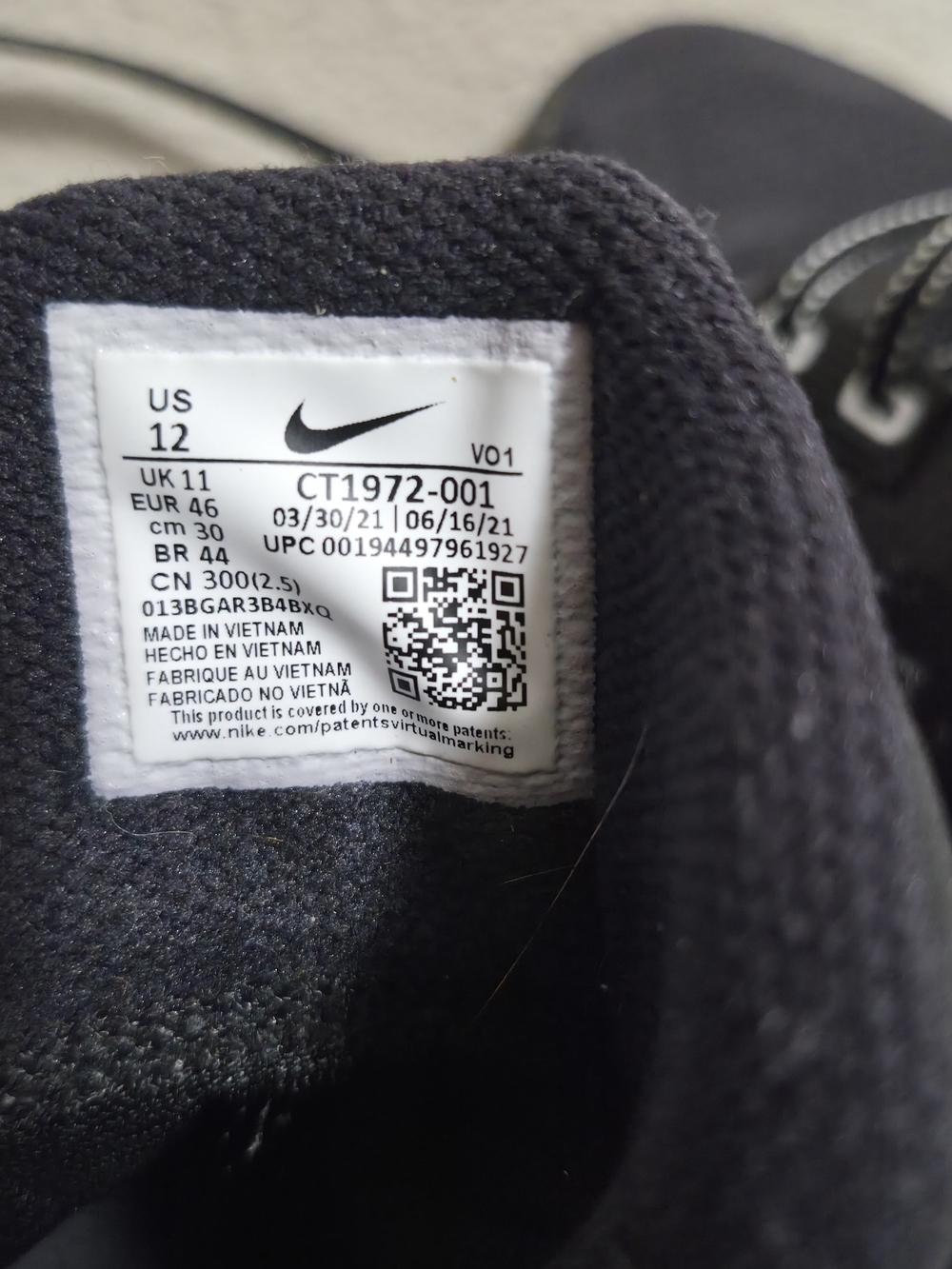 Nike Black and White Basketball Shoes with Speckled Midsole - Picture 5 of 5